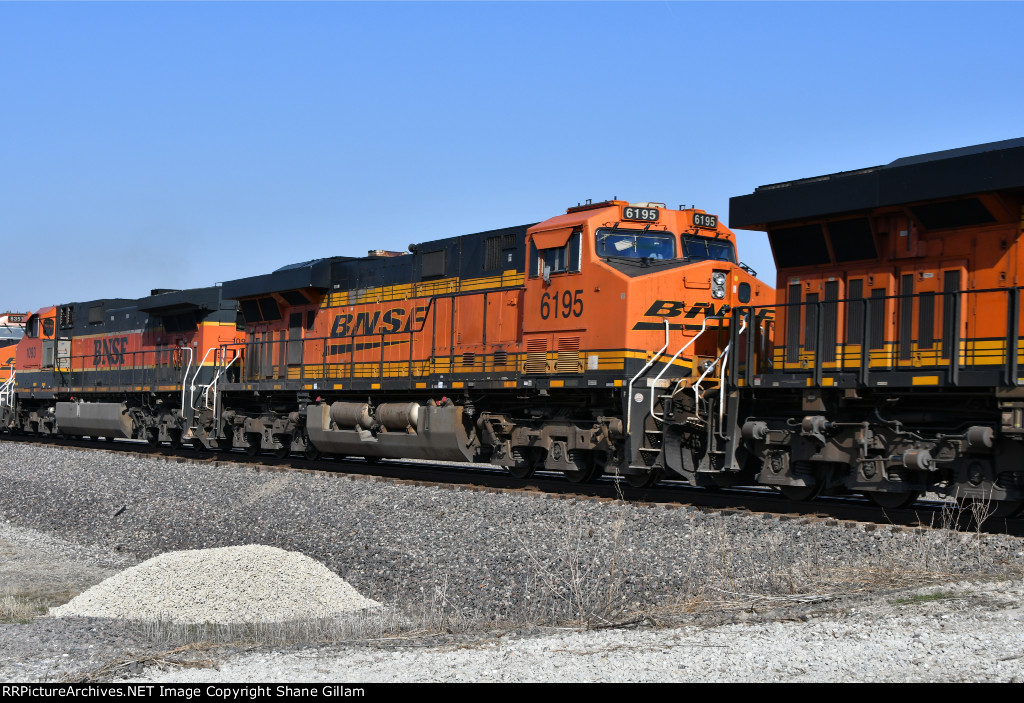 BNSF 6195 Roster shot.